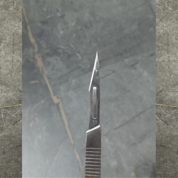 Surgical knife with #11 blade for mobile use